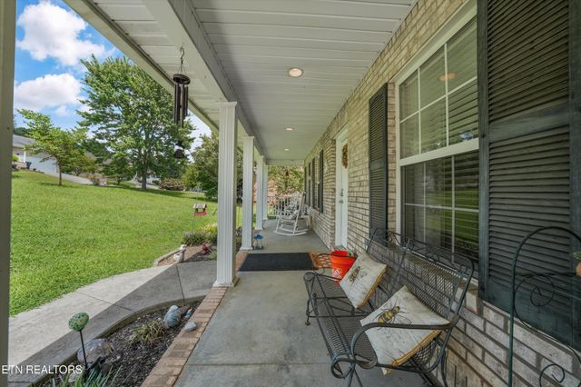 225 Hillsborough Lane, Lenoir City, TN 37772
