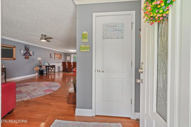 225 Hillsborough Lane, Lenoir City, TN 37772