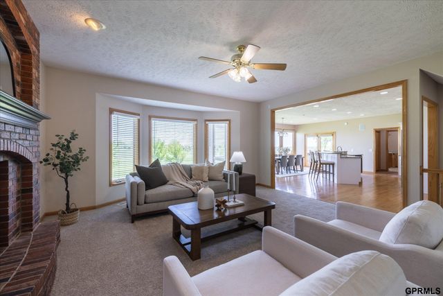 6005 N 163 Street, Omaha, NE 68116