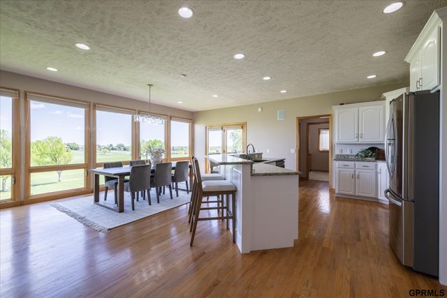 6005 N 163 Street, Omaha, NE 68116