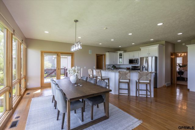 6005 N 163 Street, Omaha, NE 68116
