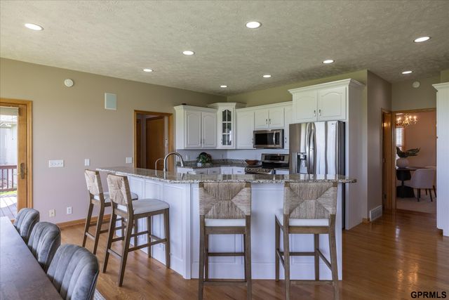 6005 N 163 Street, Omaha, NE 68116