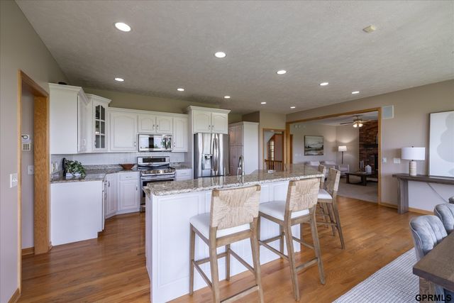 6005 N 163 Street, Omaha, NE 68116