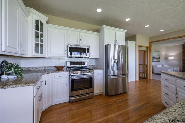 6005 N 163 Street, Omaha, NE 68116