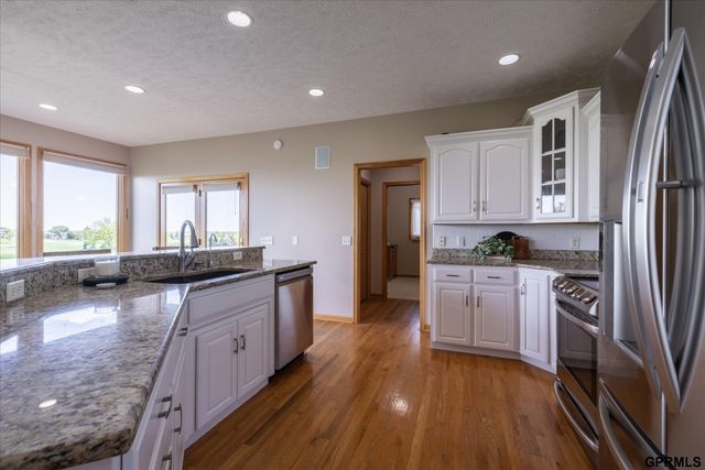 6005 N 163 Street, Omaha, NE 68116