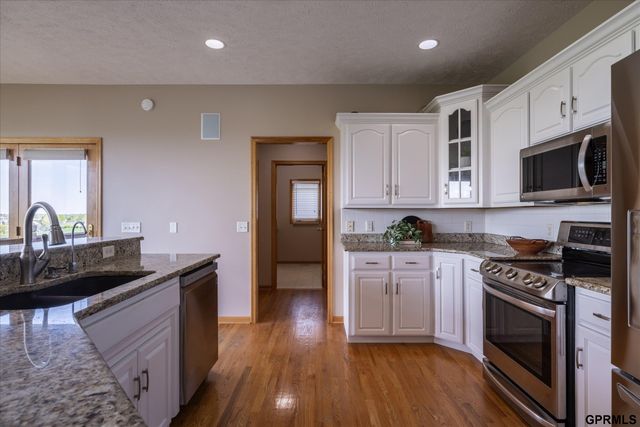 6005 N 163 Street, Omaha, NE 68116