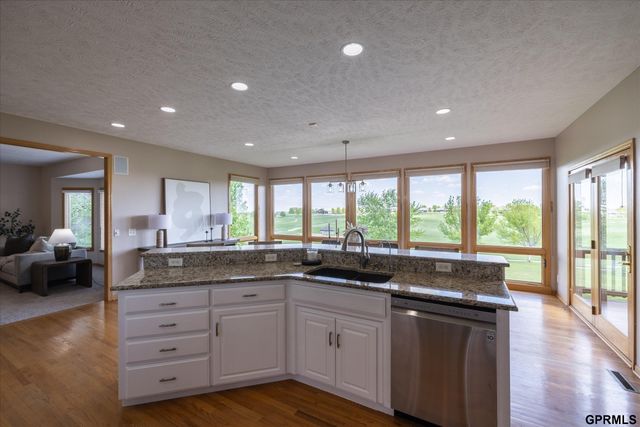 6005 N 163 Street, Omaha, NE 68116
