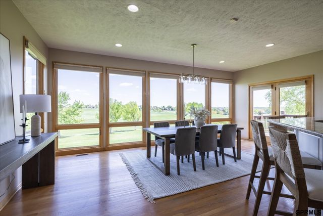 6005 N 163 Street, Omaha, NE 68116