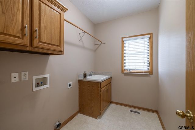 6005 N 163 Street, Omaha, NE 68116