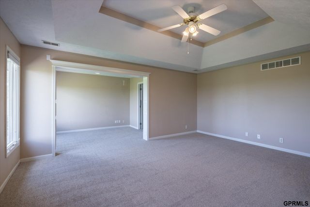 6005 N 163 Street, Omaha, NE 68116
