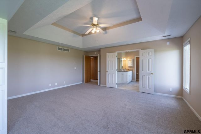 6005 N 163 Street, Omaha, NE 68116