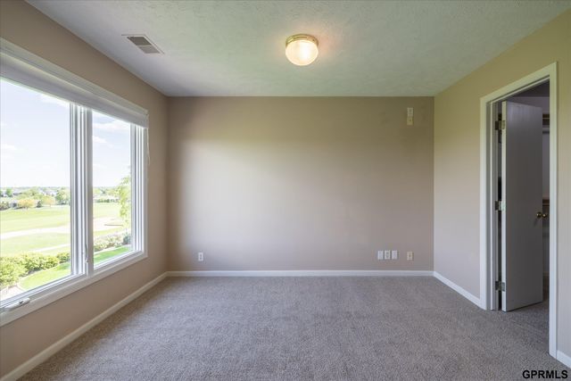6005 N 163 Street, Omaha, NE 68116