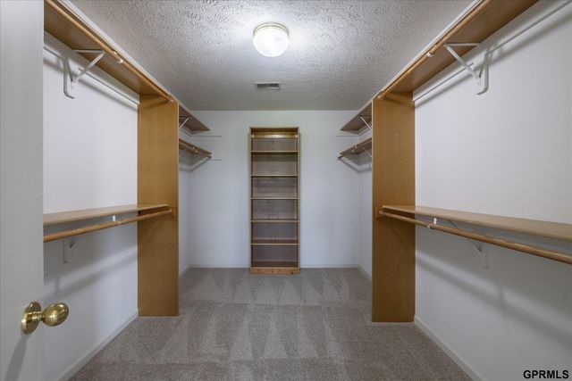 6005 N 163 Street, Omaha, NE 68116