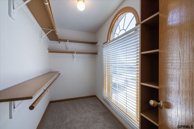 6005 N 163 Street, Omaha, NE 68116