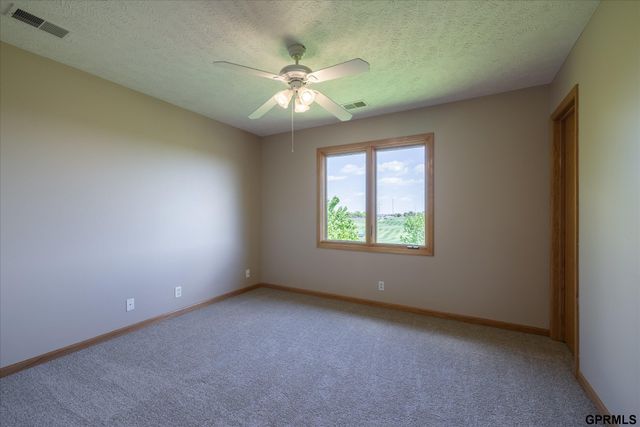 6005 N 163 Street, Omaha, NE 68116