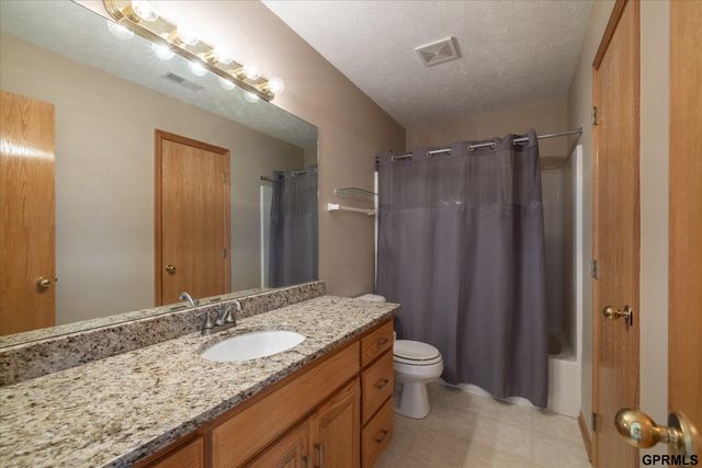 6005 N 163 Street, Omaha, NE 68116