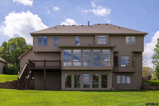 6005 N 163 Street, Omaha, NE 68116