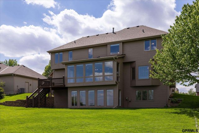 6005 N 163 Street, Omaha, NE 68116
