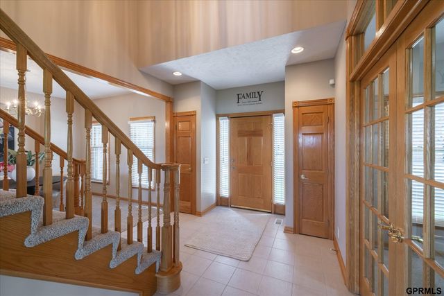 6005 N 163 Street, Omaha, NE 68116