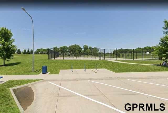 6005 N 163 Street, Omaha, NE 68116