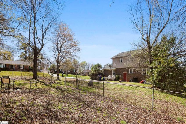 200 Yorkshire Drive, Spartanburg, SC 29301