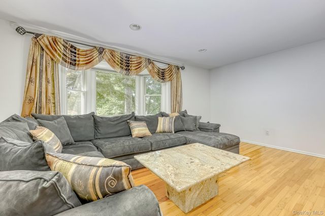 20 Dolphin Road, New City, NY 10956
