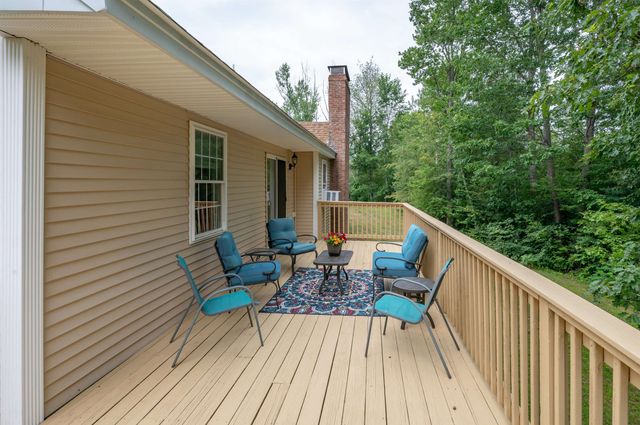 1060 River Road, Weare, NH 03281