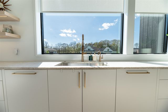 5044 Hickory Pointe Woods, Ada, MI 49301