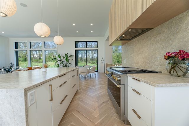 5044 Hickory Pointe Woods, Ada, MI 49301