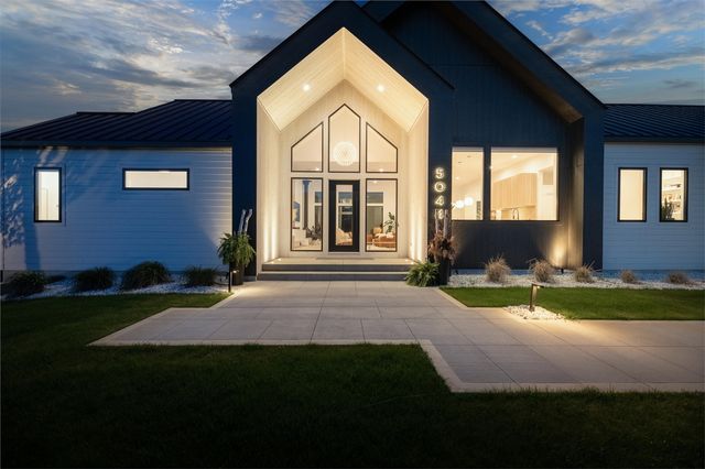 5044 Hickory Pointe Woods, Ada, MI 49301