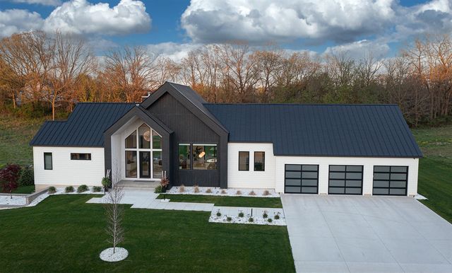 5044 Hickory Pointe Woods, Ada, MI 49301