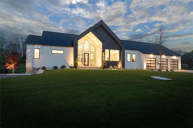 5044 Hickory Pointe Woods, Ada, MI 49301