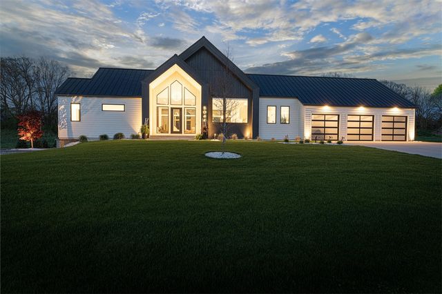 5044 Hickory Pointe Woods, Ada, MI 49301