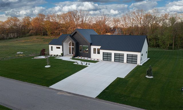 5044 Hickory Pointe Woods, Ada, MI 49301