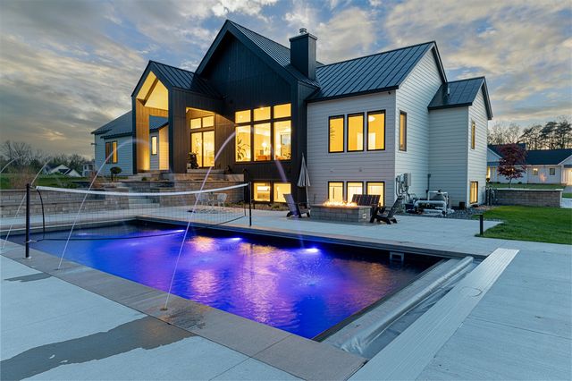 5044 Hickory Pointe Woods, Ada, MI 49301