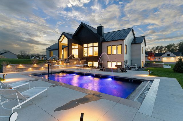 5044 Hickory Pointe Woods, Ada, MI 49301