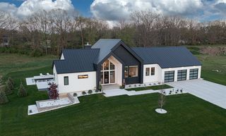 5044 Hickory Pointe Woods, Ada, MI 49301
