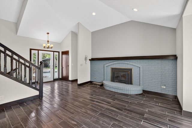 798 Sunset Drive, Eagan, MN 55123