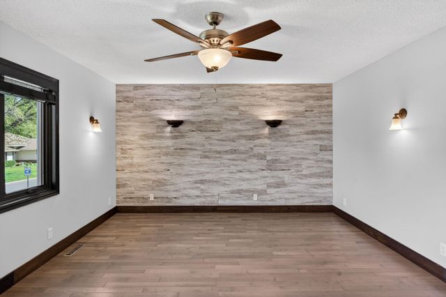 798 Sunset Drive, Eagan, MN 55123
