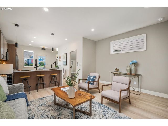 6945 N BURR Ave, Portland, OR 97203