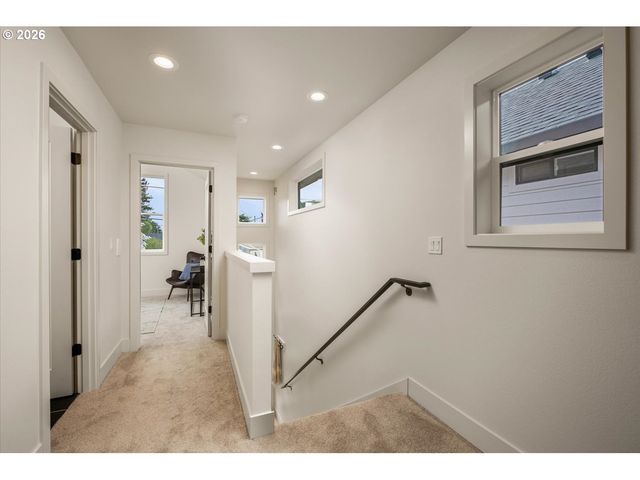 6945 N BURR Ave, Portland, OR 97203