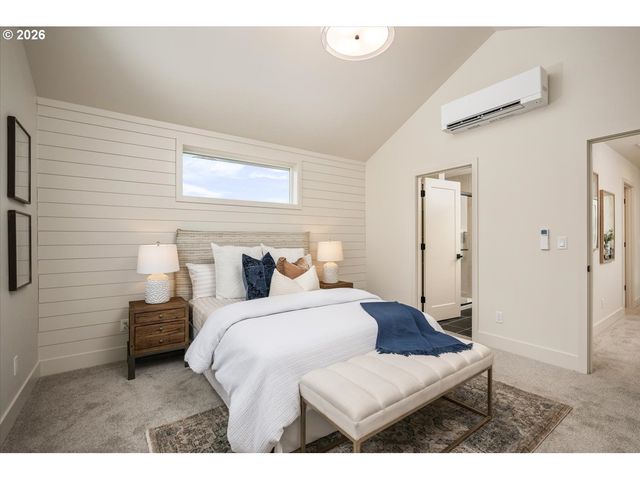 6945 N BURR Ave, Portland, OR 97203