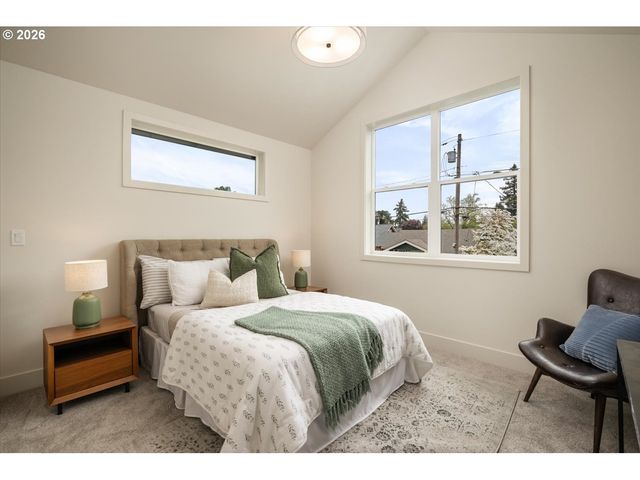 6945 N BURR Ave, Portland, OR 97203