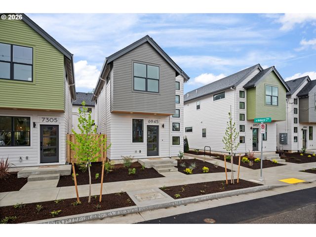 6945 N BURR Ave, Portland, OR 97203