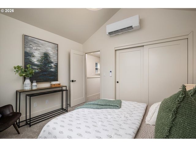 6945 N BURR Ave, Portland, OR 97203