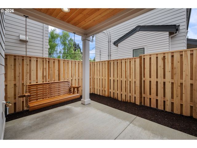 6945 N BURR Ave, Portland, OR 97203