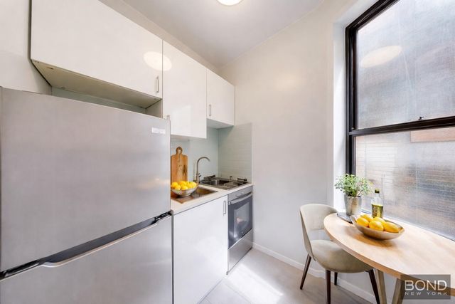 320 E 90th St Apt 5B, New York City, NY 10128