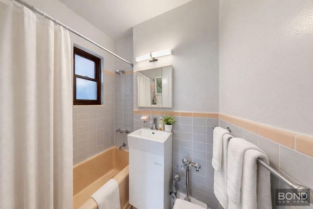 320 E 90th St Apt 5B, New York City, NY 10128