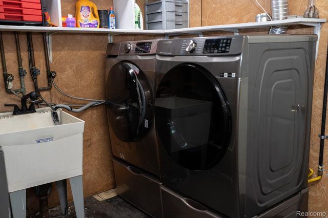 37816 Charter Oaks Boulevard, Clinton Charter Township, MI 48036