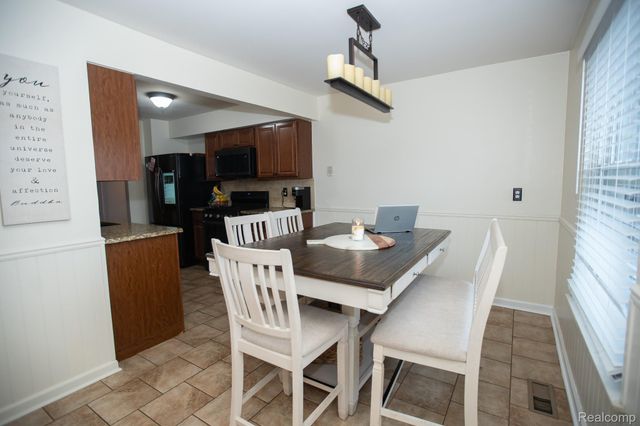 37816 Charter Oaks Boulevard, Clinton Charter Township, MI 48036